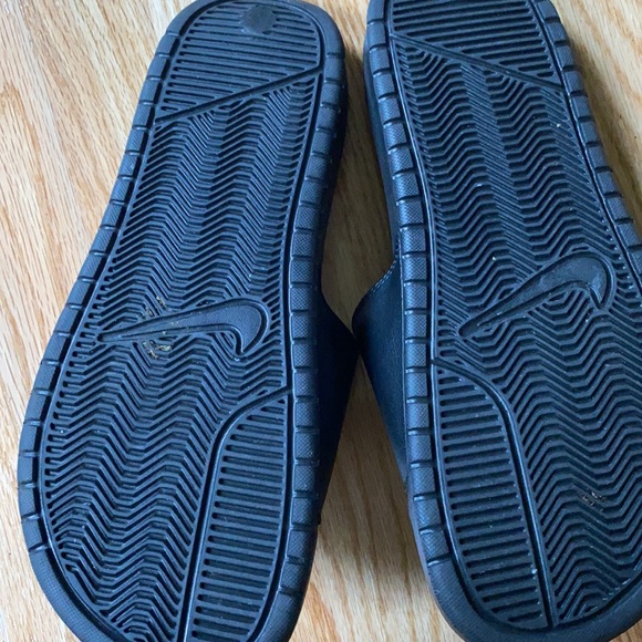 Mens Nike Benassi Just Do It Slides Black/Gold - Picture 4 of 5